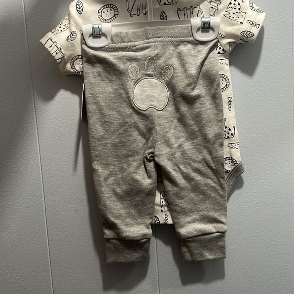 NWT Rene Rofe Baby Set - 6-9 mos Wild Cat Pattern - Picture 4 of 7